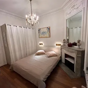 https://grande-chambre-privee-sur-jardin-arbore.fr-paris.fr